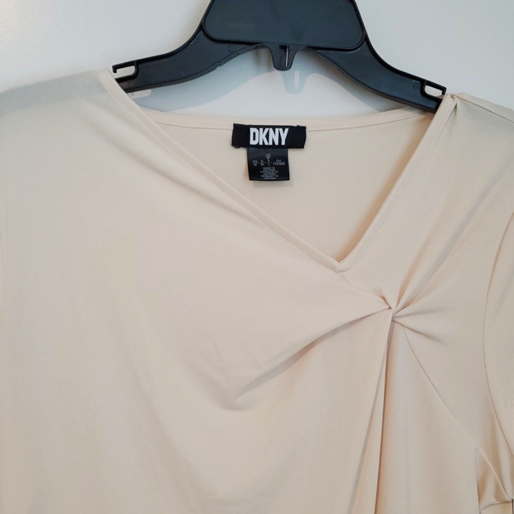 DKNY Cream Women's Top NWT Medium - Picture 2 of 6